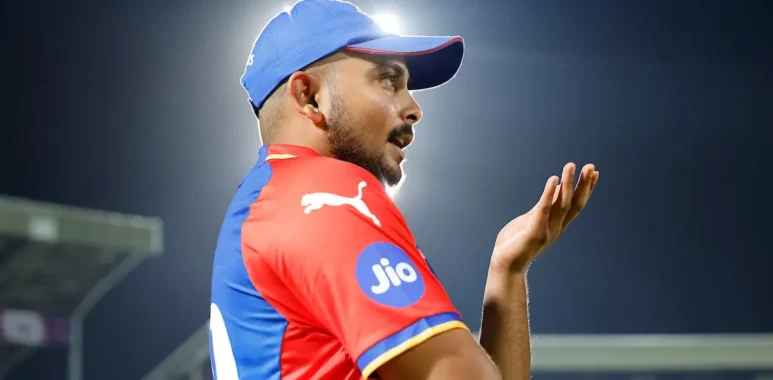 Prithvi Shaw wearing Delhi Capitals jersey in the IPL