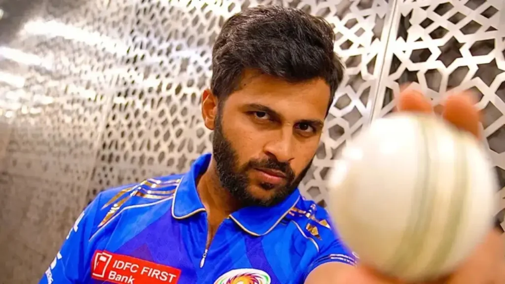 Shardul Thakur pictured in Mumbai Indians jersey after trade deal from LSG