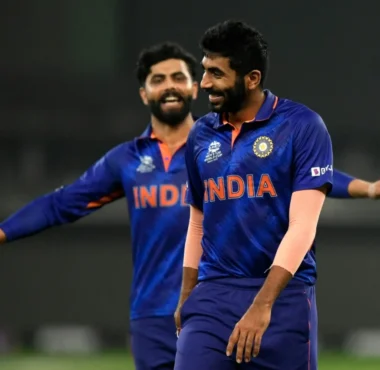 Ravindra Jadeja & Jasprit Bumrah, who celebrate their birthday on December 6, in a match during 2021 T20 World Cup